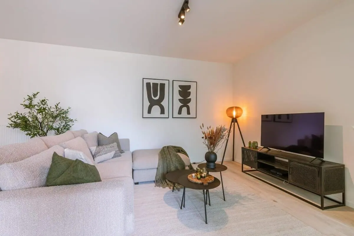 Huswell - Beautiful Apartment With Parking Close To The Sea location